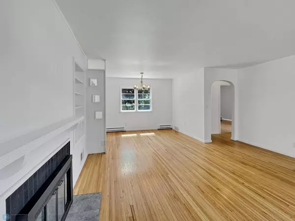 1323 10th AVE S, Moorhead, MN 56560