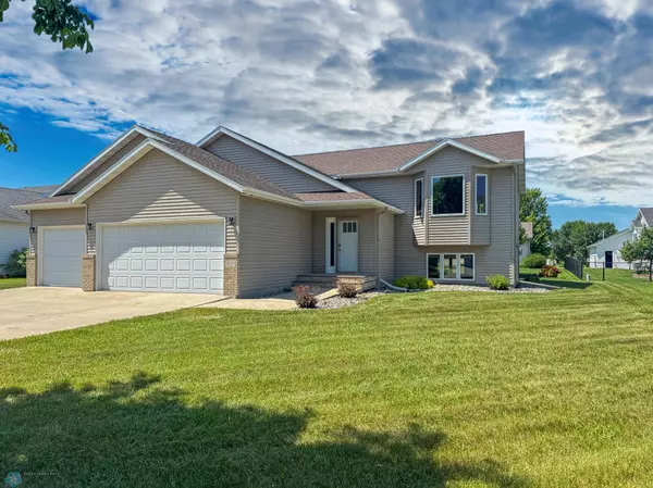 3337 Monroe ST S, Fargo, ND 58104