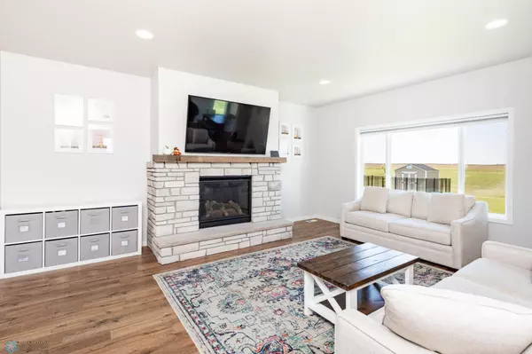 2270 14th ST W, Fargo, ND 58078