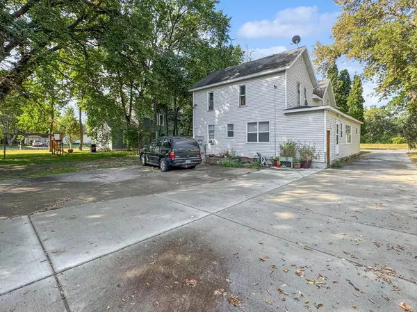 424 4th ST S, Moorhead, MN 56560