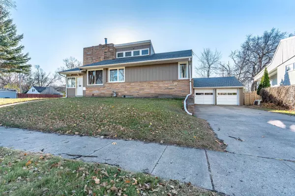 1015 11th AVE S, Moorhead, MN 56560