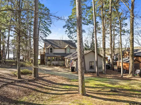 515 W Eagle Point Drive, Mt Vernon, TX 75457