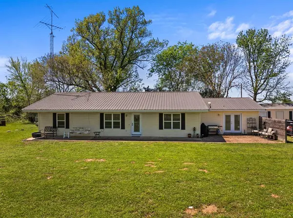 688 County Road 4810, Mount Pleasant, TX 75455