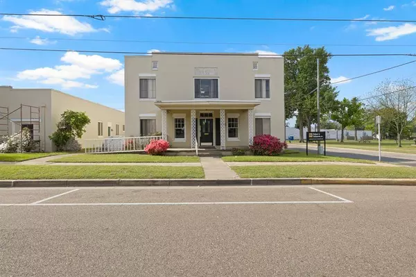 207 W 3rd Street, Mount Pleasant, TX 75455