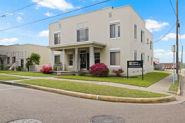 207 W 3rd Street, Mount Pleasant, TX 75455