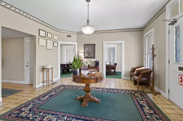 207 W 3rd Street, Mount Pleasant, TX 75455