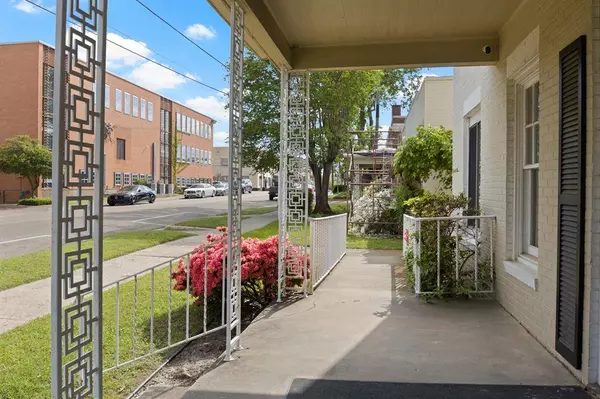 207 W 3rd Street, Mount Pleasant, TX 75455