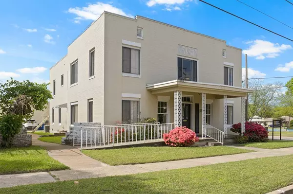 207 W 3rd Street, Mount Pleasant, TX 75455