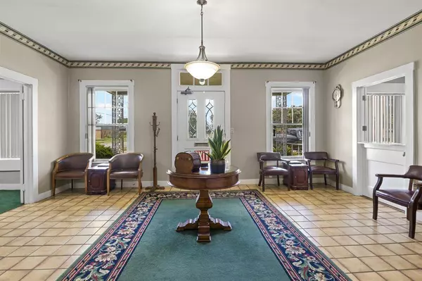 207 W 3rd Street, Mount Pleasant, TX 75455