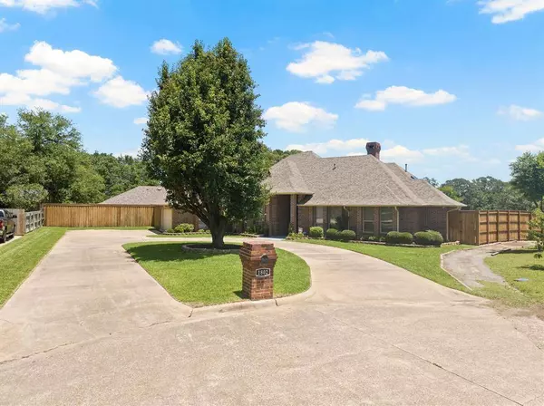 1802 Hogan Lane, Mount Pleasant, TX 75455