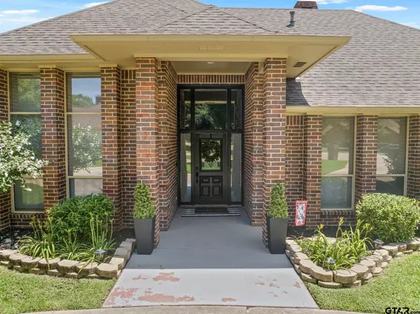 1802 Hogan Lane, Mt Pleasant, TX 75455