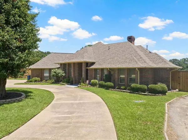 1802 Hogan Lane, Mount Pleasant, TX 75455