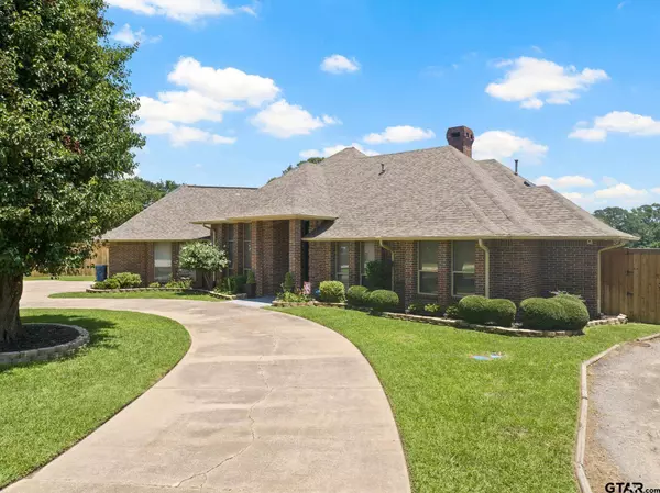 1802 Hogan Lane, Mt Pleasant, TX 75455