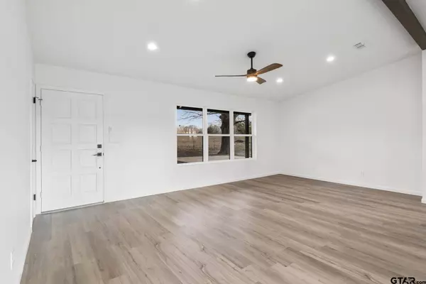 10 County Road 3357, Omaha, TX 75571