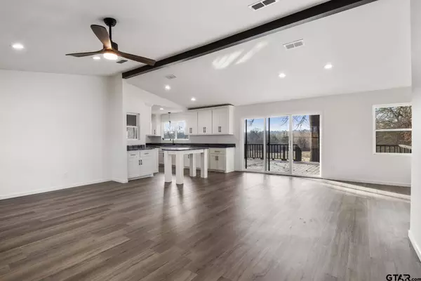 10 County Road 3357, Omaha, TX 75571