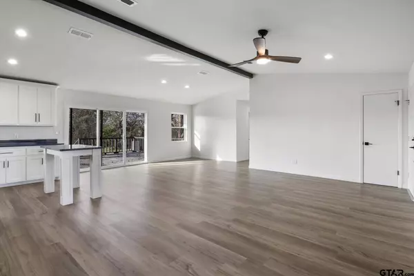 10 County Road 3357, Omaha, TX 75571