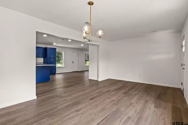 800 Holbrook, Mt Vernon, TX 75457