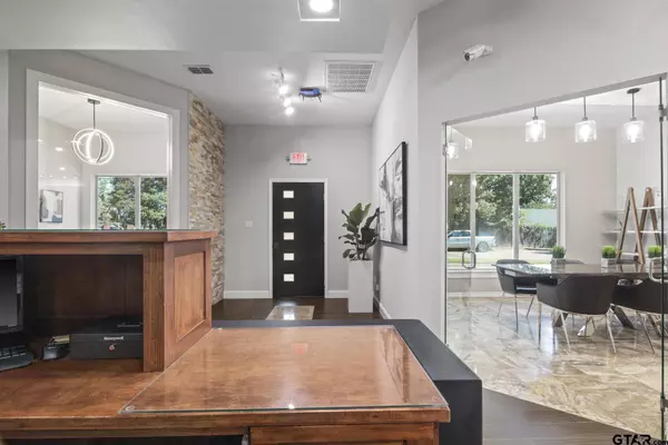 802 N Jefferson, Mt Pleasant, TX 75455