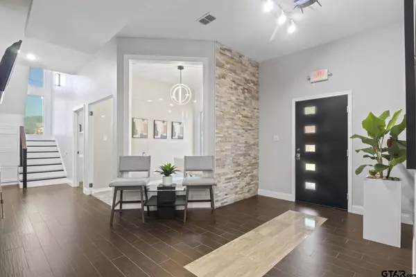 802 N Jefferson, Mt Pleasant, TX 75455