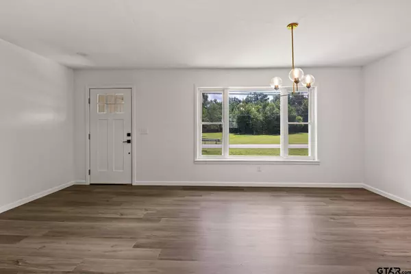 800 Holbrook, Mt Vernon, TX 75457