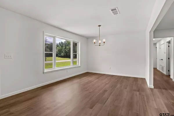 800 Holbrook, Mt Vernon, TX 75457