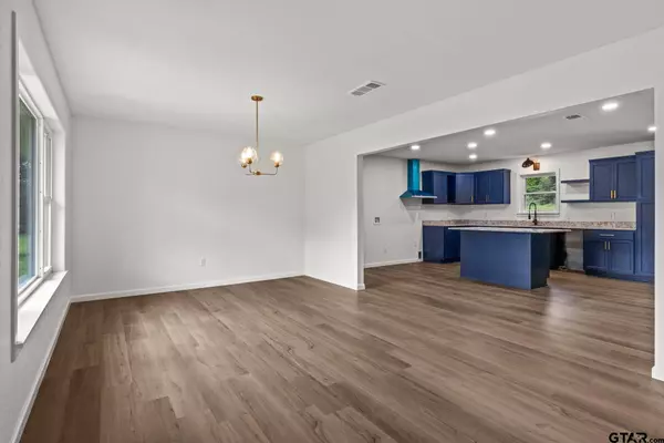 800 Holbrook, Mt Vernon, TX 75457