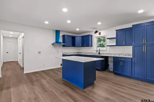 800 Holbrook, Mt Vernon, TX 75457