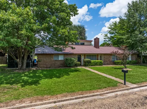 409 Brookwood Drive, Mount Pleasant, TX 75455