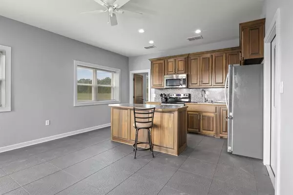 Hangar 601 Mike Hall Parkway #Hangar 601, Mount Pleasant, TX 75455