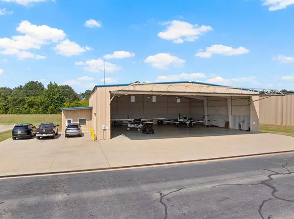 Hangar 601 Mike Hall Parkway #Hangar 601, Mount Pleasant, TX 75455