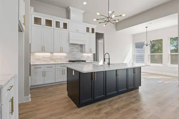 2732 Stone Hedge, Mount Pleasant, TX 75455