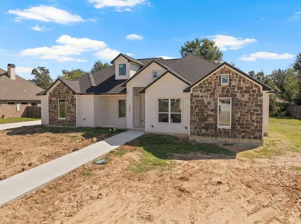 2732 Stone Hedge, Mount Pleasant, TX 75455