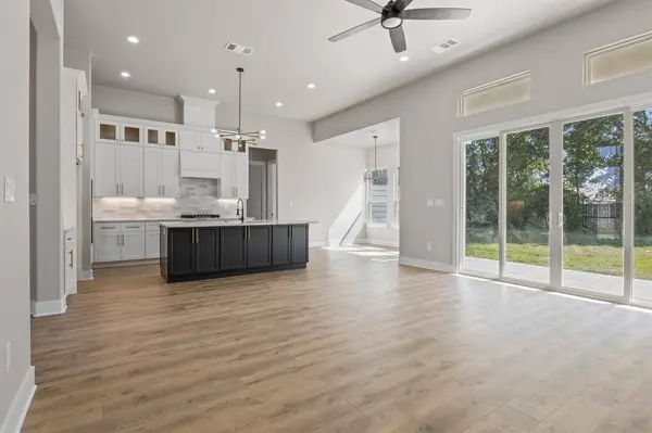 2732 Stone Hedge, Mount Pleasant, TX 75455