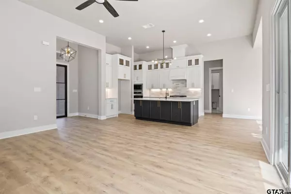 2732 Stone Hedge, Mt Pleasant, TX 75455