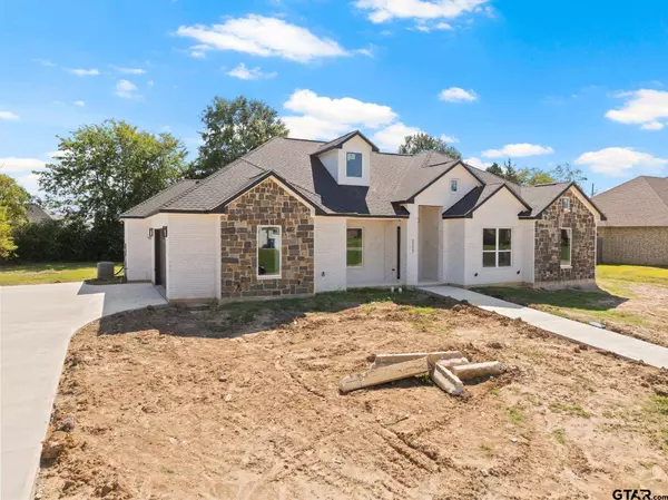 2732 Stone Hedge, Mt Pleasant, TX 75455