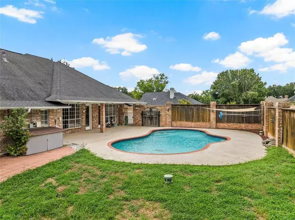 100 Turnberry Circle, Mount Pleasant, TX 75455