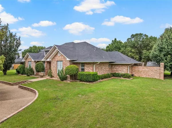 100 Turnberry Circle, Mount Pleasant, TX 75455