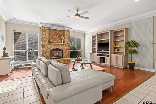 2301 S Williams Avenue, Mt Pleasant, TX 75455