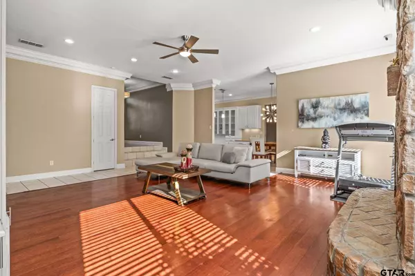 2301 S Williams Avenue, Mt Pleasant, TX 75455