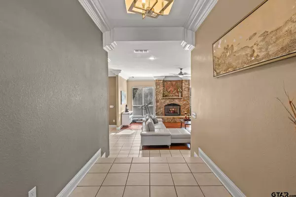 2301 S Williams Avenue, Mt Pleasant, TX 75455