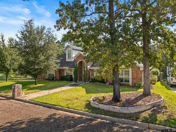 2301 S Williams Avenue, Mt Pleasant, TX 75455