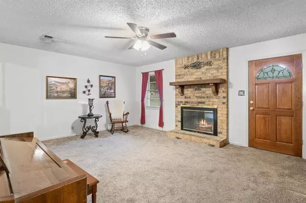 229 County Road 3215, Mount Pleasant, TX 75455