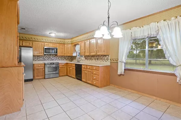 229 County Road 3215, Mount Pleasant, TX 75455