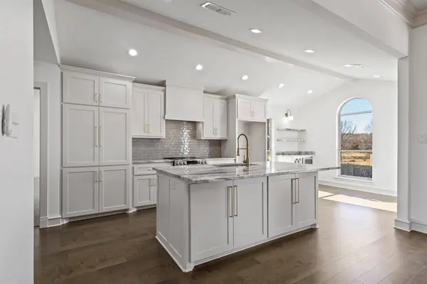 3008 Masters Drive, Mount Pleasant, TX 75455