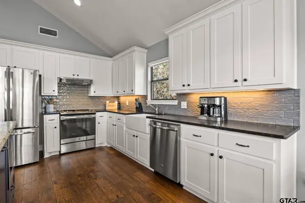 601 W Eagle Point Drive, Mt Vernon, TX 75457