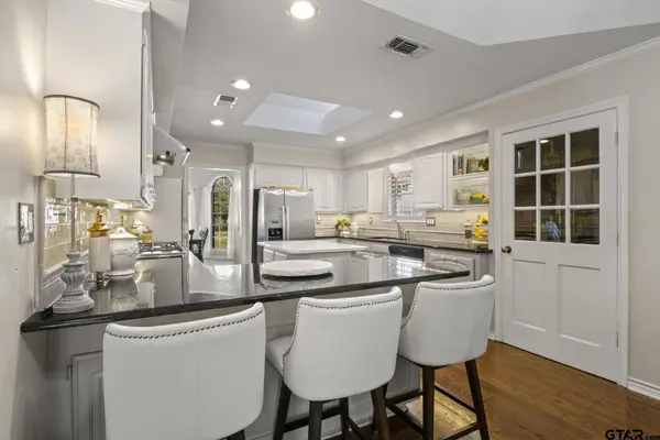 912 Fleming, Mt Pleasant, TX 75455