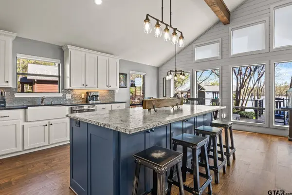 601 W Eagle Point Drive, Mt Vernon, TX 75457