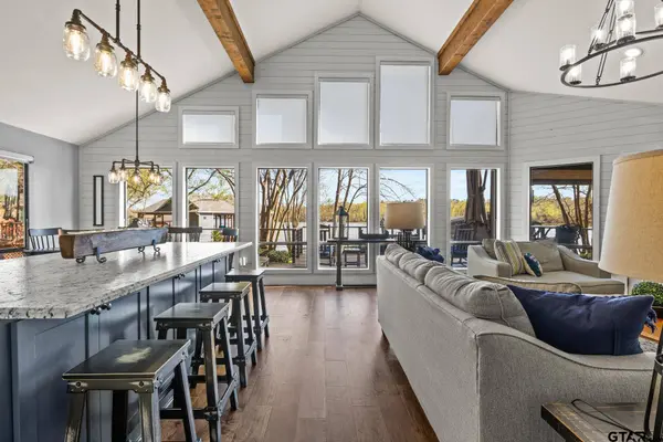 601 W Eagle Point Drive, Mt Vernon, TX 75457