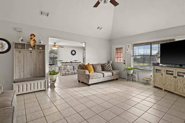 2927 Old Paris Road, Mount Pleasant, TX 75455