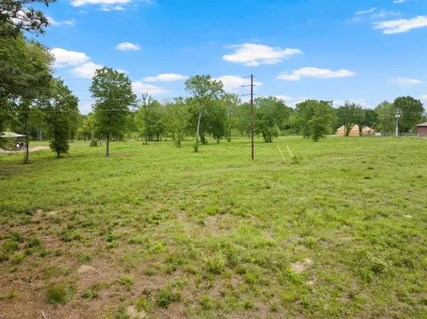 2906 N Jefferson Avenue, Mount Pleasant, TX 75455